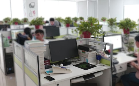 ��˾�k���ҹ������Y���ģ�ͨ��10ƪ��