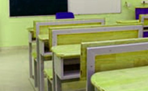 �oĸУ��һ���Ů��I(y��)ƪ